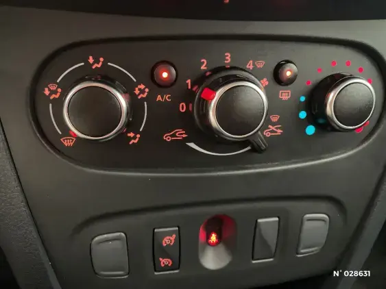 DACIA SANDERO II - voiture d'occasion - Photo 27