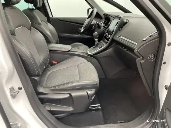 RENAULT SCENIC IV - voiture d'occasion - Photo 9