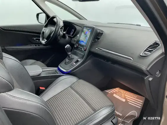 RENAULT SCENIC IV - voiture d'occasion - Photo 10