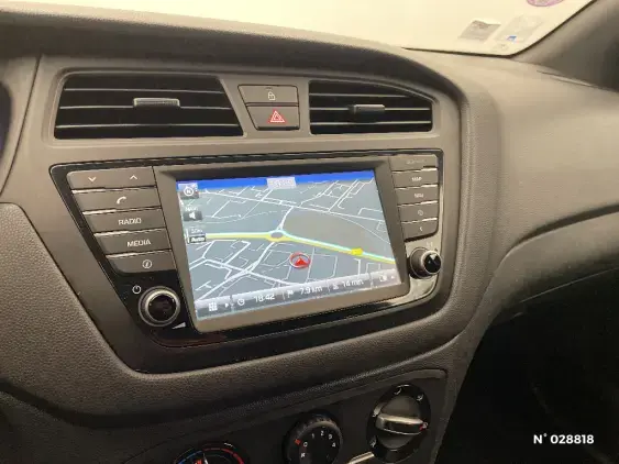 HYUNDAI i20 II - voiture d'occasion - Photo 13