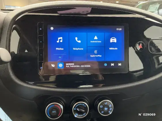 TOYOTA AYGO X - voiture d'occasion - Photo 13