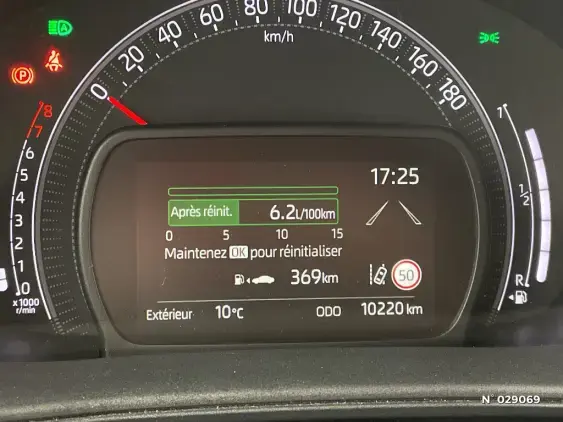 TOYOTA AYGO X - voiture d'occasion - Photo 12