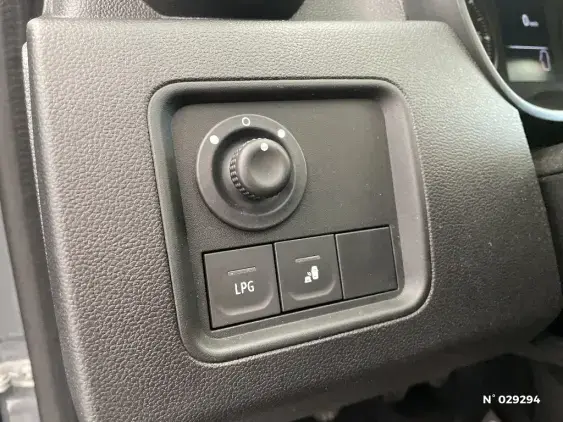 DACIA DUSTER II - voiture d'occasion - Photo 15