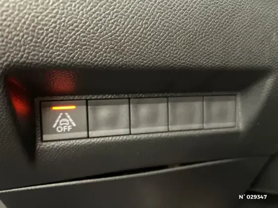 PEUGEOT 2008 II - voiture d'occasion - Photo 15