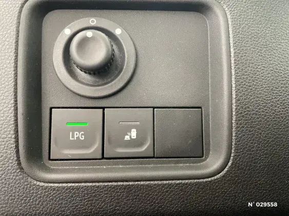 DACIA DUSTER II - voiture d'occasion - Photo 15