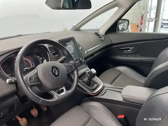 RENAULT SCENIC IV - voiture d'occasion - Photo 10