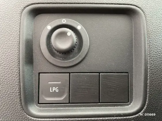 DACIA DUSTER II - voiture d'occasion - Photo 15