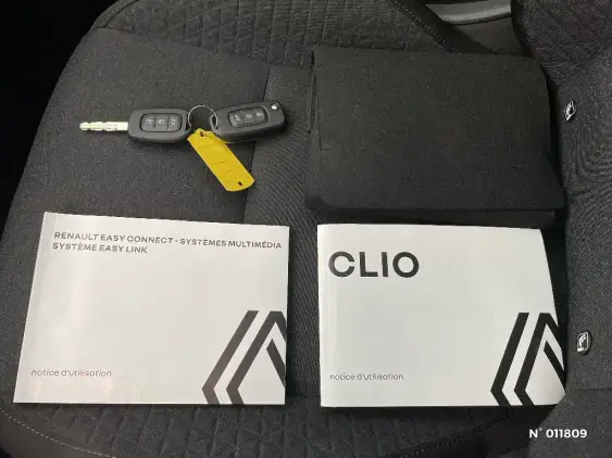 RENAULT CLIO V - voiture d'occasion - Photo 26