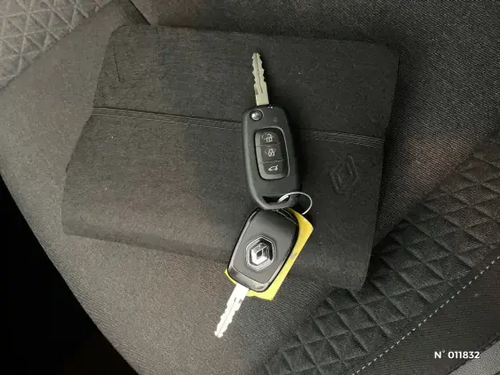 RENAULT CLIO V - voiture d'occasion - Photo 25