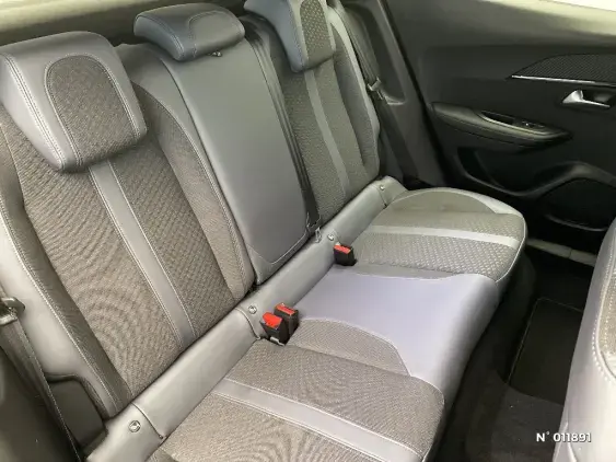 PEUGEOT 2008 II - voiture d'occasion - Photo 11