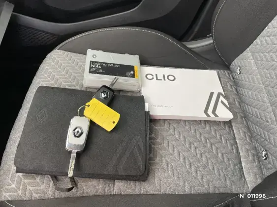 RENAULT CLIO V - voiture d'occasion - Photo 26