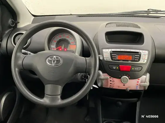 TOYOTA AYGO - voiture d'occasion - Photo 13