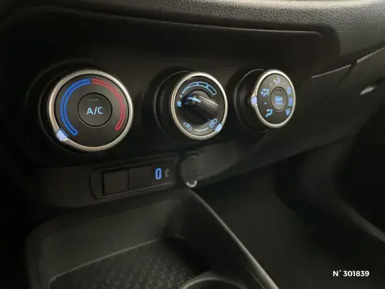TOYOTA AYGO X - voiture d'occasion - Photo 28