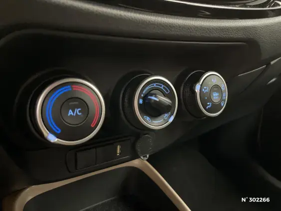 TOYOTA AYGO X - voiture d'occasion - Photo 28