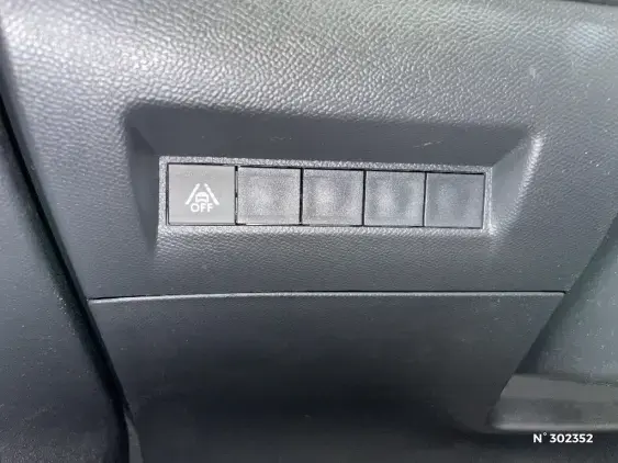 PEUGEOT 2008 II - voiture d'occasion - Photo 15