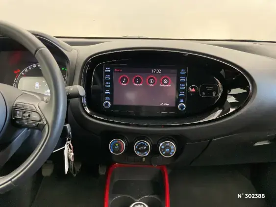 TOYOTA AYGO X - voiture d'occasion - Photo 13