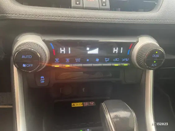 TOYOTA RAV4 V - voiture d'occasion - Photo 38