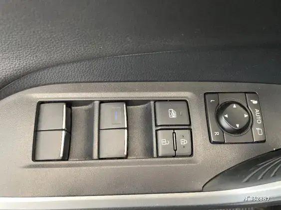 TOYOTA RAV4 V - voiture d'occasion - Photo 45