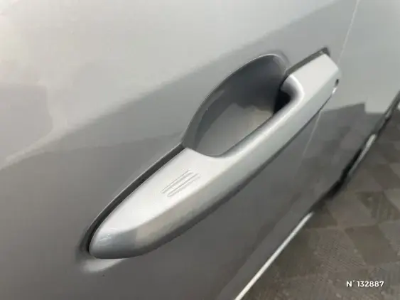 TOYOTA RAV4 V - voiture d'occasion - Photo 29