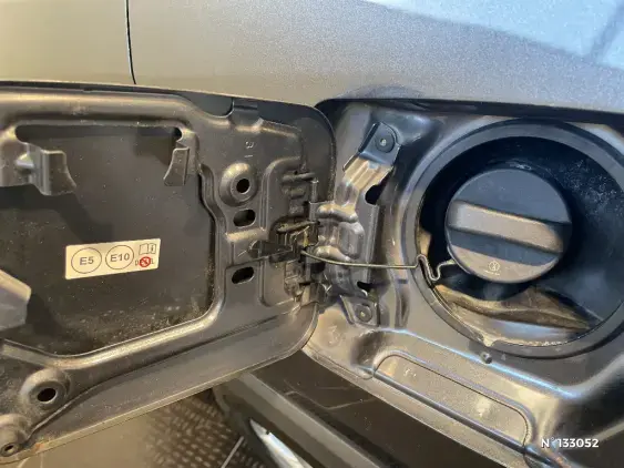 TOYOTA RAV4 V - voiture d'occasion - Photo 30