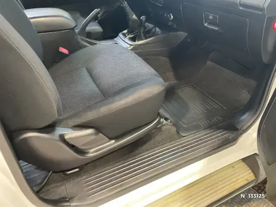 TOYOTA HILUX VII - voiture d'occasion - Photo 26