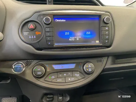TOYOTA YARIS III - voiture d'occasion - Photo 13