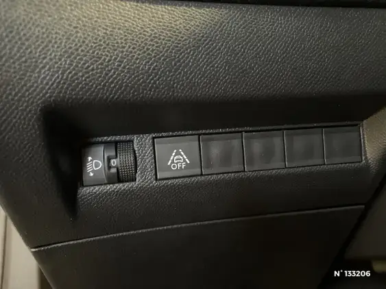 PEUGEOT 2008 II - voiture d'occasion - Photo 15