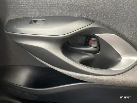 TOYOTA YARIS IV - voiture d'occasion - Photo 35