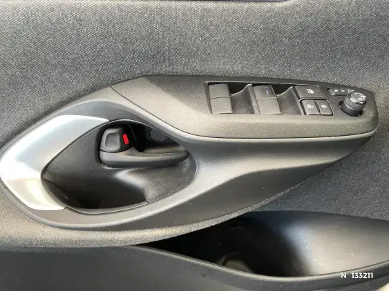 TOYOTA YARIS IV - voiture d'occasion - Photo 36