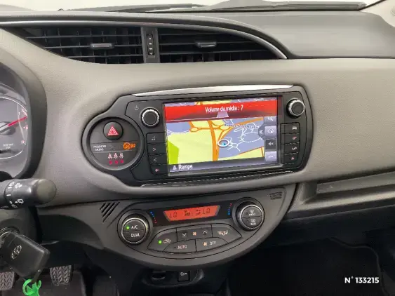 TOYOTA YARIS III - voiture d'occasion - Photo 13
