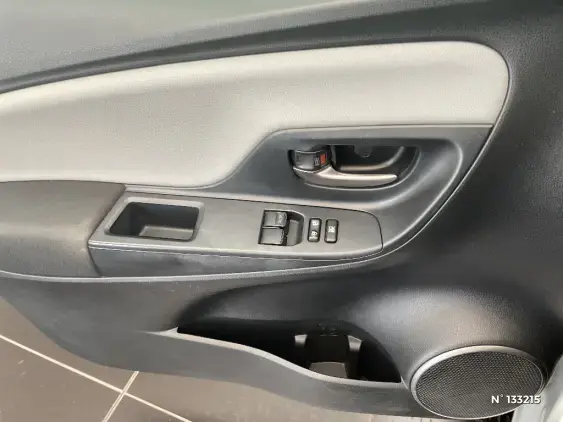 TOYOTA YARIS III - voiture d'occasion - Photo 31