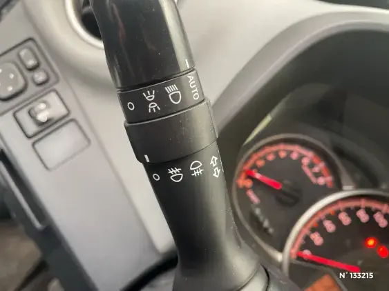 TOYOTA YARIS III - voiture d'occasion - Photo 35