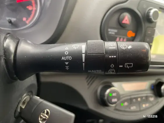 TOYOTA YARIS III - voiture d'occasion - Photo 36