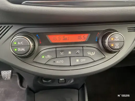 TOYOTA YARIS III - voiture d'occasion - Photo 38