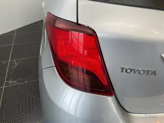 TOYOTA YARIS III - voiture d'occasion - Photo 27