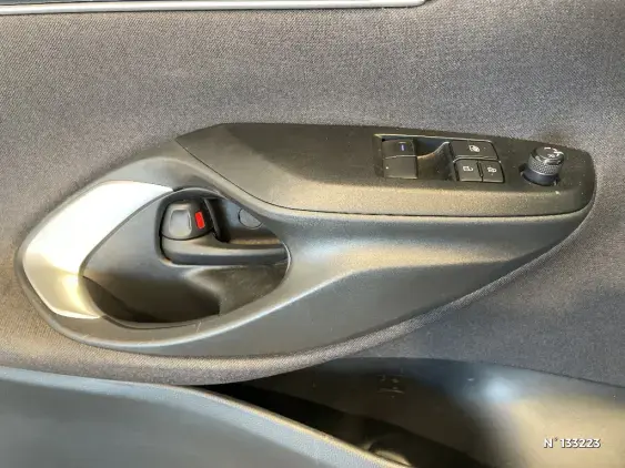 TOYOTA YARIS IV - voiture d'occasion - Photo 36
