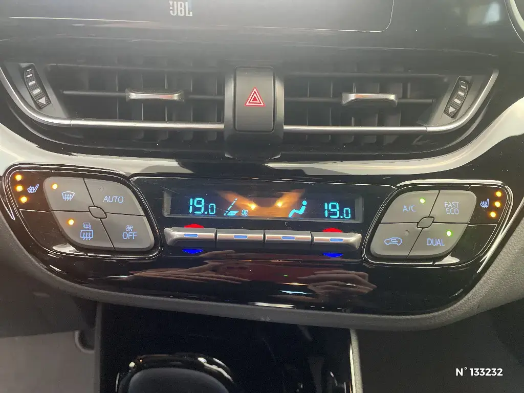 TOYOTA C-HR - Miniature 12