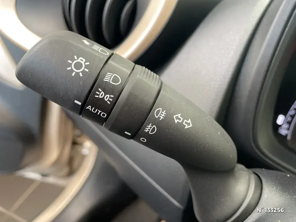 TOYOTA AYGO X - Miniature 19