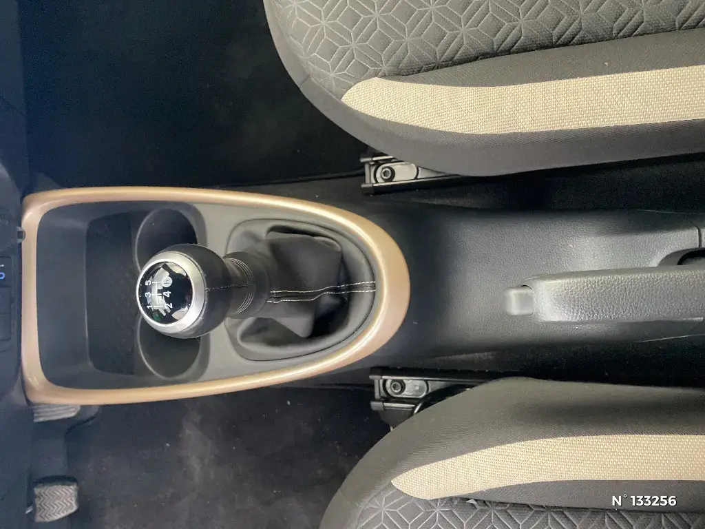 TOYOTA AYGO X - Miniature 21