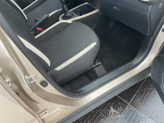 TOYOTA AYGO X - voiture d'occasion - Photo 26