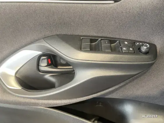 TOYOTA YARIS CROSS I - voiture d'occasion - Photo 35