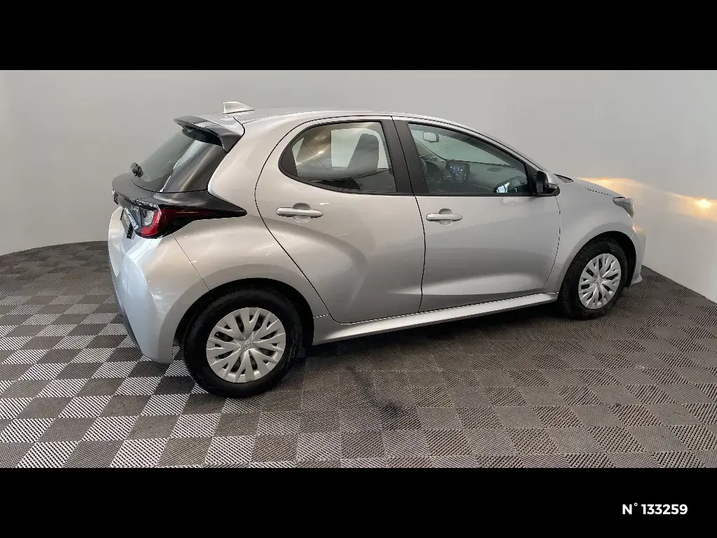TOYOTA YARIS IV - Miniature 3