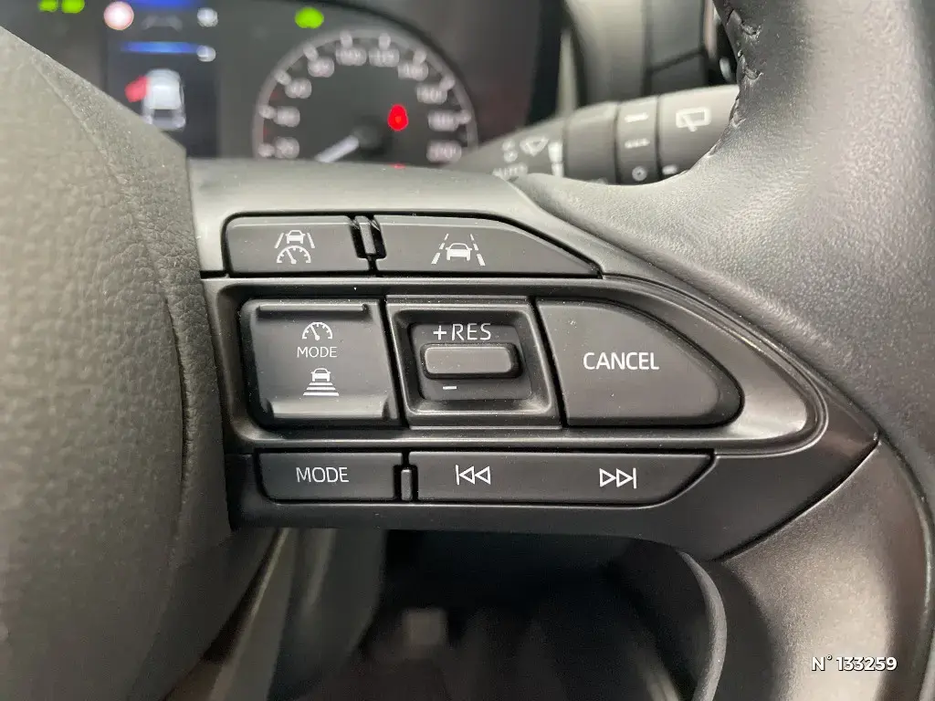 TOYOTA YARIS IV - Miniature 18