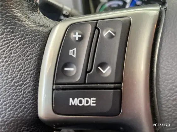 TOYOTA YARIS III - voiture d'occasion - Photo 32