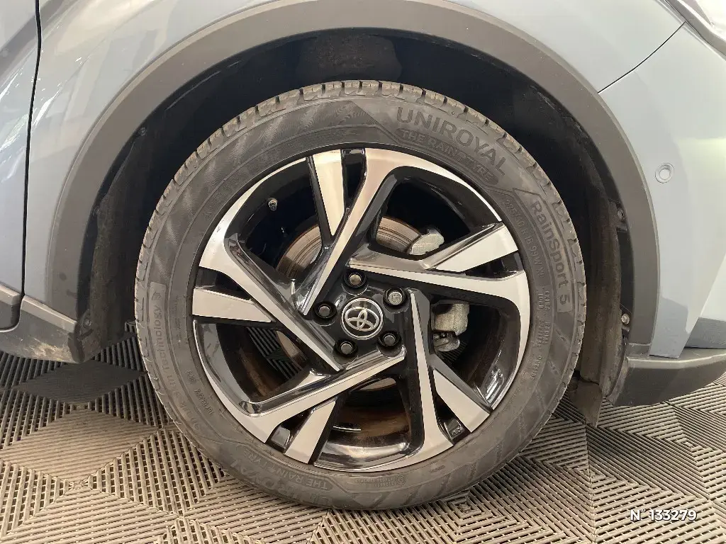 TOYOTA C-HR - Miniature 5