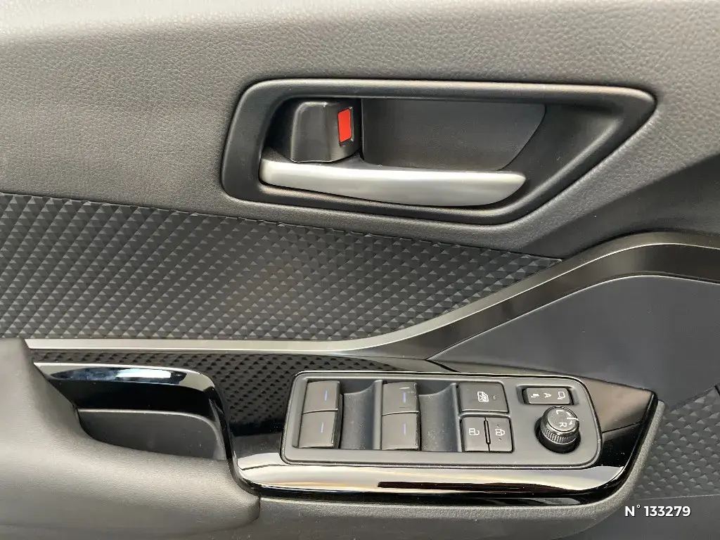 TOYOTA C-HR - Miniature 17