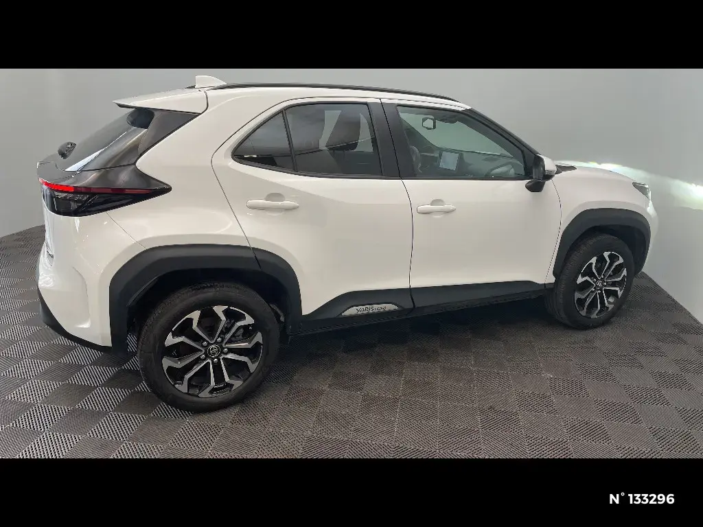 TOYOTA YARIS CROSS I - Miniature 3