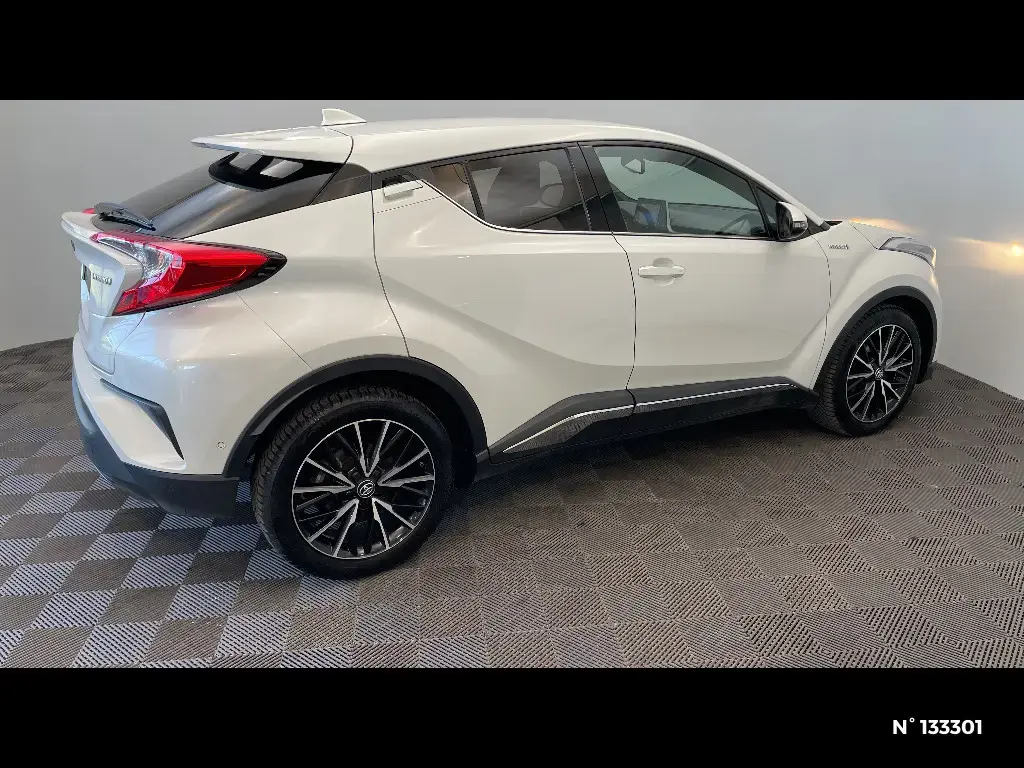 TOYOTA C-HR - Miniature 3