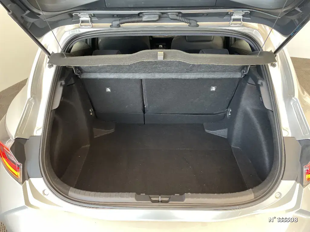 TOYOTA COROLLA XII - Miniature 10