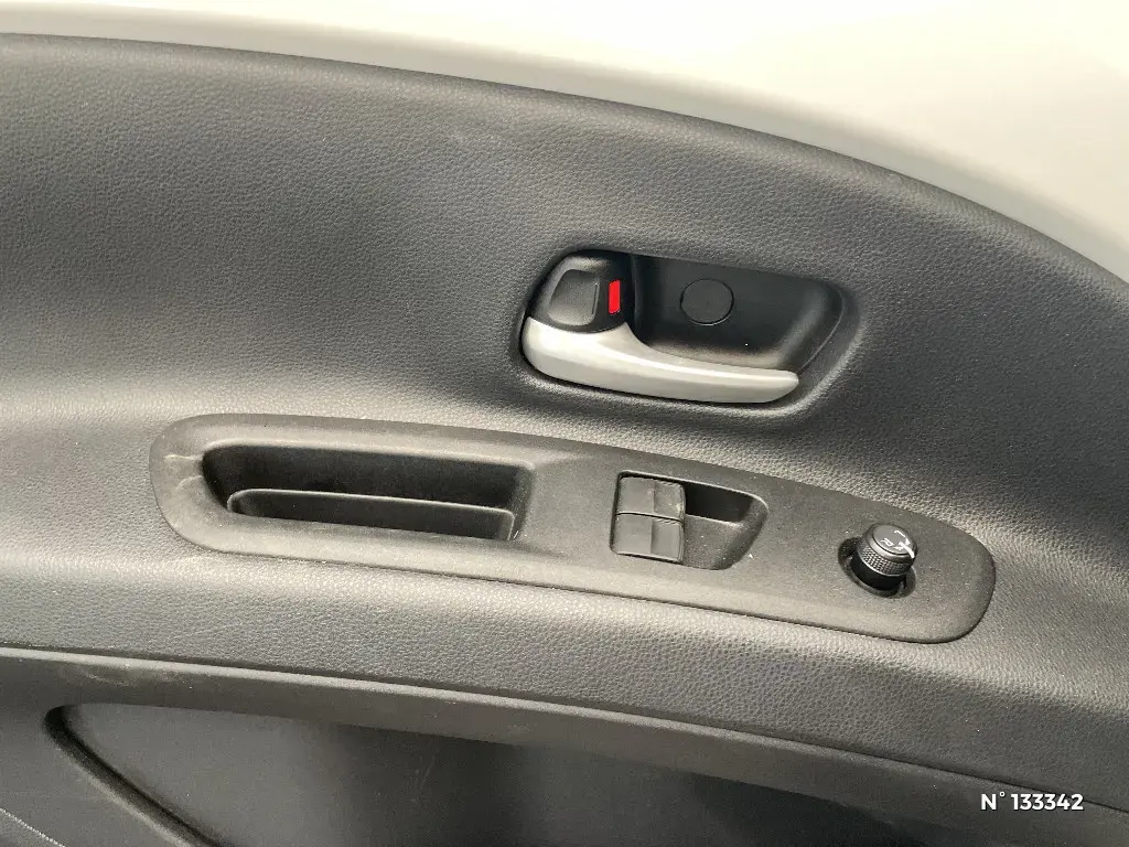TOYOTA AYGO X - Miniature 16